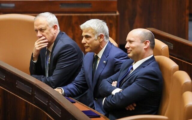 Israeli PM Naftali Bennett (R); Alternative PM and Foreign Minister Yair Lapid (C) and Defence Minister Benny Gantz (L) (Photo: Noam Moscowitz / Knesset spokesperson)