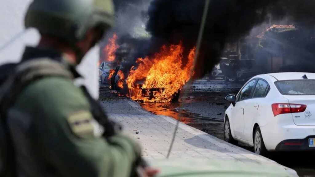 Israeli forces in Ashkelon amid a wave of attacks from the Gaza Strip on Saturday. Credit: Ilan Assayag